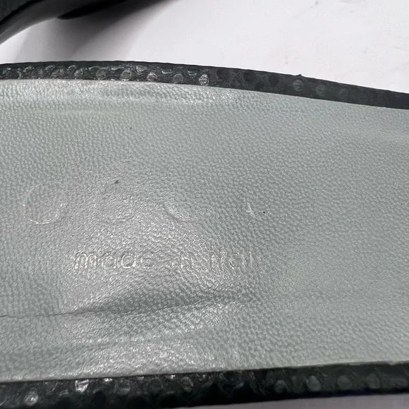 Gucci womens reptile slip on sandals. Size 6B black snakeskin w/ block heel. - Picture 9 of 10